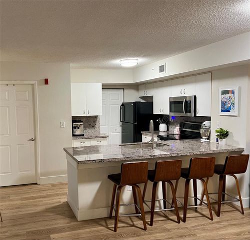 apt-105-2600 S University Dr, Davie, FL, 33328-1463 | Card Image