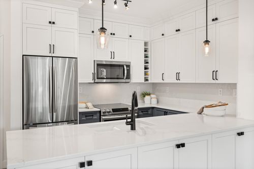 301-285 Ross Dr, New Westminster, BC, V3L0B9 | Card Image