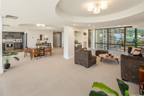 ph3-1114 Punahou St, Honolulu, HI, 96826-2050 | Card Image