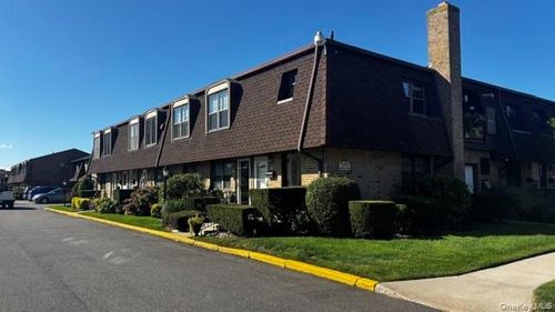 331 Mariners Way, Babylon, NY, 11726 | Card Image