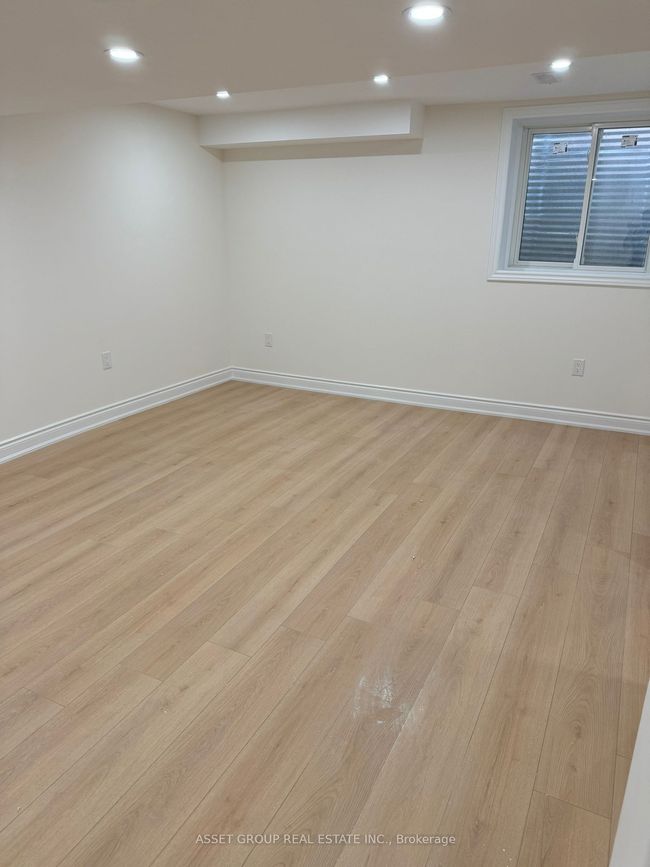 BSMNT - 39 Royal Links Cir, House other with 2 bedrooms, 2 bathrooms and 2 parking in Brampton ON | Image 19