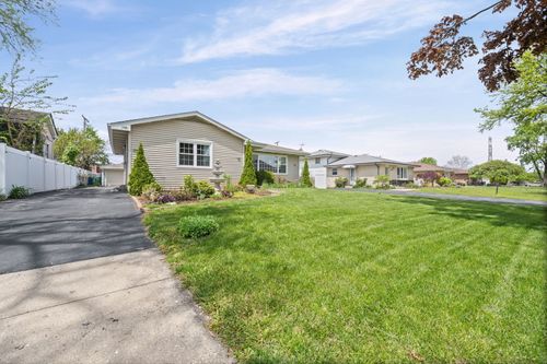 740 Michigan St, Elmhurst, IL, 60126-1739 | Card Image