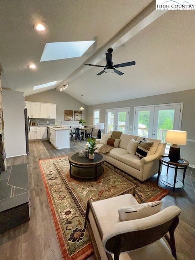 101 - 30 Village Rd, Townhouse with 2 bedrooms, 2 bathrooms and null parking in Roaring Gap NC | Image 4
