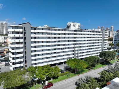 503 - 3545 Ne 166th St, Condo with 2 bedrooms, 2 bathrooms and null parking in North Miami Beach FL | Image 3