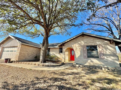 8 Hacienda Ln, Uvalde, TX, 78801-3505 | Card Image