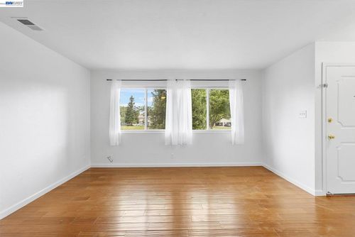 d-1044 Mohr Ln, Concord, CA, 94518-3774 | Card Image