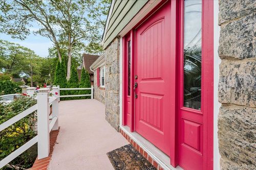 57 Carol St, Lynbrook, NY, 11563-1125 | Card Image