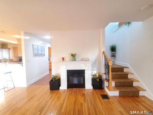 1093 Shippan Ave, Stamford, CT, 06902-7420 | Card Image