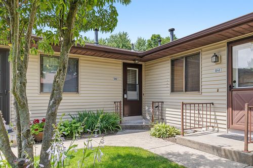 5052 Green Meadow Rd, Kalamazoo, MI, 49009-1254 | Card Image
