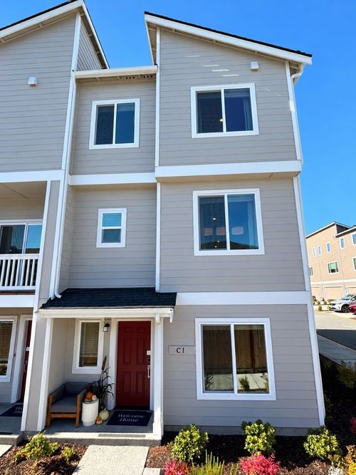 c1-9811 31st Ave Se, Everett, WA, 98208-4316 | Card Image