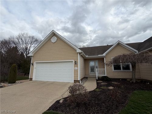 957 Edgewater Circle, Kent, OH, 44240 | Card Image