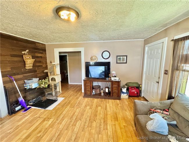 263 S 1 St St, Home with 3 bedrooms, 1 bathrooms and null parking in Austin IN | Image 6