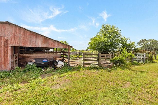 744 E Wiedemann Rd, Home with 4 bedrooms, 2 bathrooms and null parking in Flatonia TX | Image 32