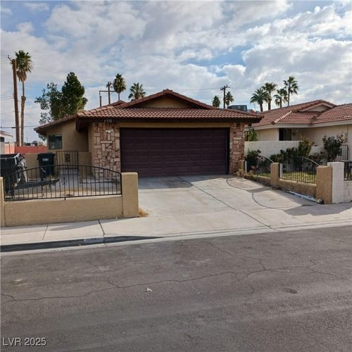 1732 Yellow Rose St, Las Vegas, NV, 89108-2001 | Card Image