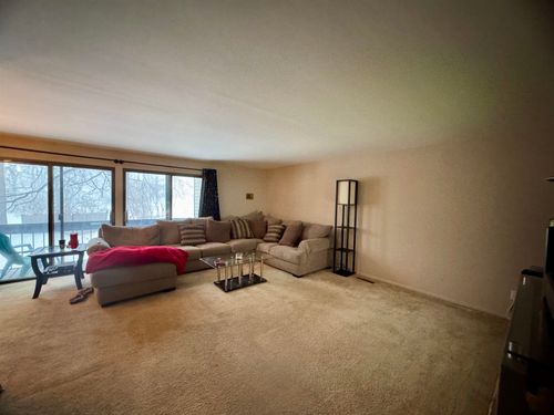 527 Oakbrook Cir, Flushing, MI, 48433-1706 | Card Image