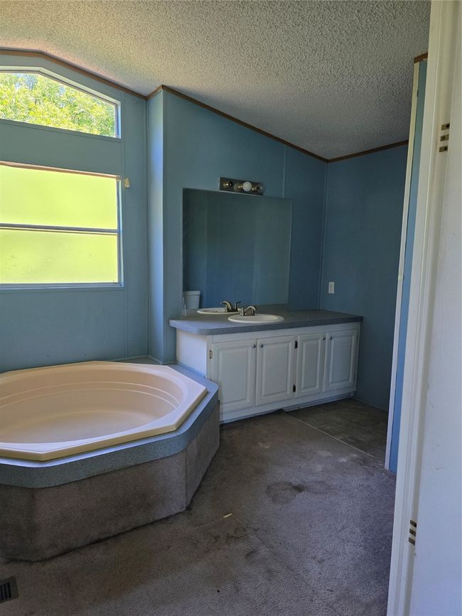 7077 Aztec Trl, House other with 3 bedrooms, 2 bathrooms and null parking in Weatherford TX | Image 13