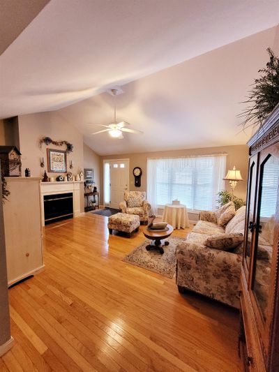 4 Lexington Court, Condo with 2 bedrooms, 1 bathrooms and null parking in Hudson NH | Image 2