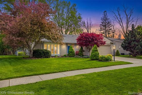 41133 Ivywood Ln, Plymouth, MI, 48170-2628 | Card Image