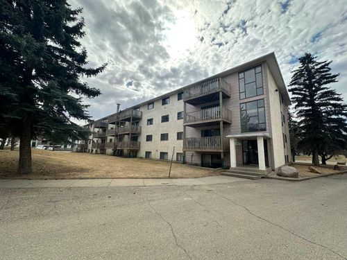 212 - 7801 98 Street, Home with 2 bedrooms, 1 bathrooms and 1 parking in Peace River AB | Card Image