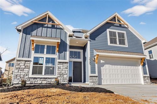 16195 Ryan Cir, Parkville, MO, 64152-8810 | Card Image