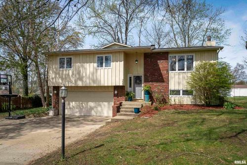 708 Woodland Ave, Herrin, IL, 62948-4327 | Card Image