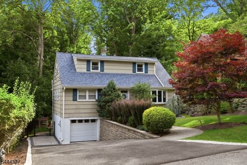 49 Pawnee Ave, Oakland, NJ, 07436-3007 | Card Image