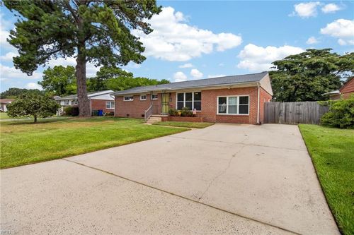 2924 Dominion Ave, Norfolk, VA, 23518-3330 | Card Image