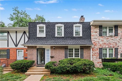 8320 Hadley St, Overland Park, KS, 66212-2722 | Card Image
