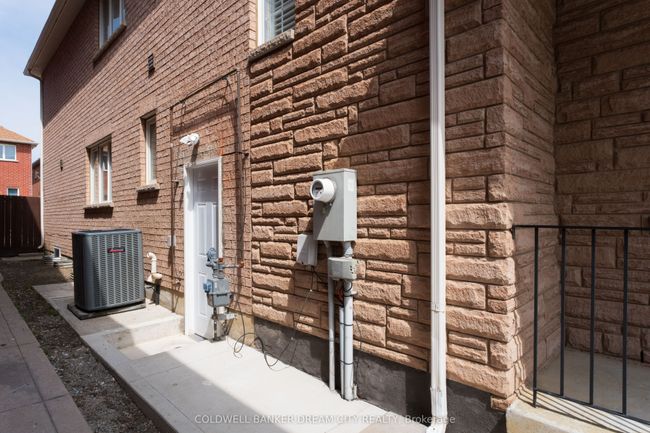 32 Charger Lane, House other with 8 bedrooms, 4 bathrooms and 2 parking in Brampton ON | Image 47