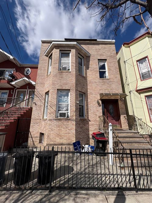 3-1811 Summit Ave, Union City, NJ, 07087-2022 | Card Image