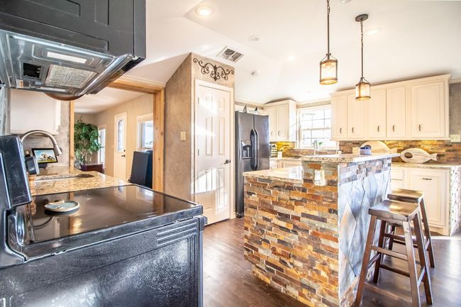 148 Pony Express Trl, House other with 3 bedrooms, 2 bathrooms and null parking in Buffalo Springs TX | Image 10
