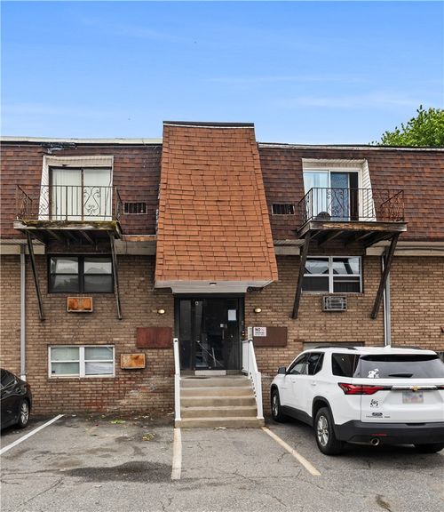 311b-27 Gillen Avenue, North Providence, RI, 02904 | Card Image