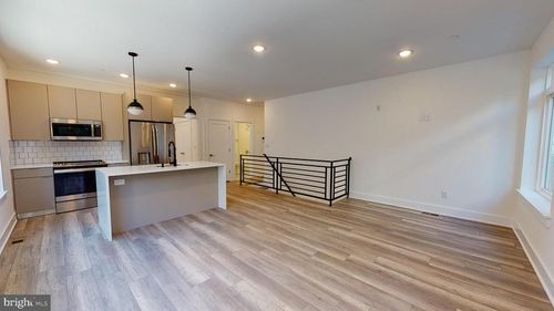 2-812 N 16th St, PHILADELPHIA, PA, 19130-2228 | Card Image