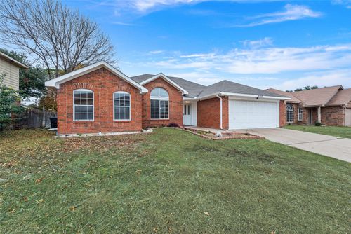2327 Cromwell Dr, Arlington, TX, 76018-2561 | Card Image