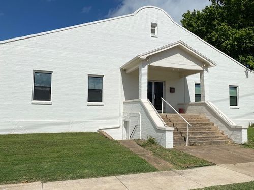 104 S Robinson St, Cleburne, TX, 76031-5612 | Card Image