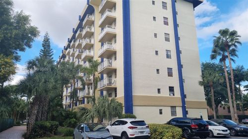 303e-4550 Nw 9th St, Miami, FL, 33126-2355 | Card Image