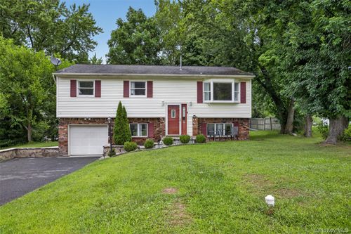32 Surrey Rd, Chester, NY, 10918-1109 | Card Image