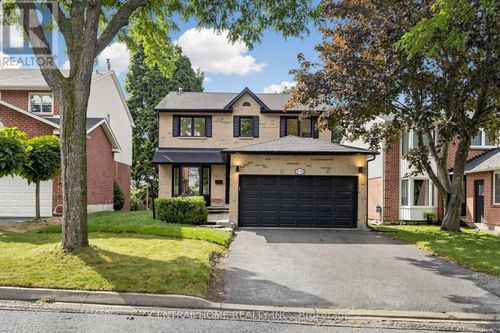 15 Closs Sq, Aurora, ON, L4G5H9 | Card Image