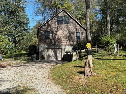 699 Moravian Trl, Uhrichsville, OH, 44683-7380 | Card Image