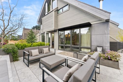 2564 W 1st Ave, Vancouver, BC, V6K1G7 | Card Image