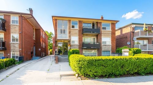136 Portland St, Etobicoke, ON, M8Y1B2 | Card Image