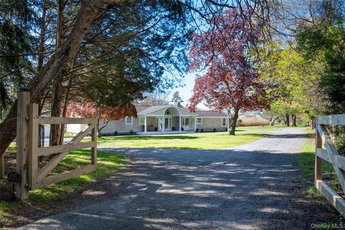 111 S Country Rd, Remsenburg, NY, 11960-2070 | Card Image
