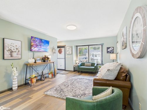 107 Sunflower Dr, Eddyville, IA, 52553-9647 | Card Image