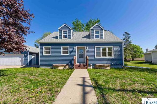 27 9th Avenue, Minnesota Lake, MN, 56068 | Card Image