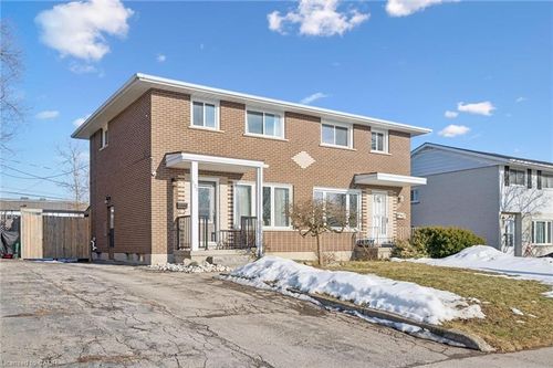 123 Henry St, Cambridge, ON, N1R3X3 | Card Image