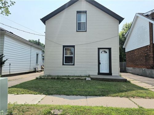 109 Sydenham St, Brantford, ON, N3R3Y7 | Card Image