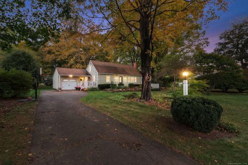 4 Sage Ln, East Granby, CT, 06026-9766 | Card Image