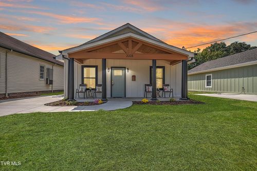 2221 Ashwood Ave, Kingsport, TN, 37664-2632 | Card Image