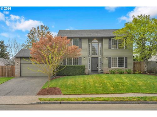 20040 Torrey Pines Dr, Oregon City, OR, 97045-7027 | Card Image