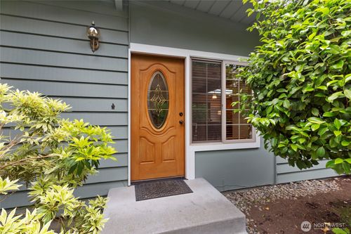 15851 Se 12th Pl, Bellevue, WA, 98008-5014 | Card Image